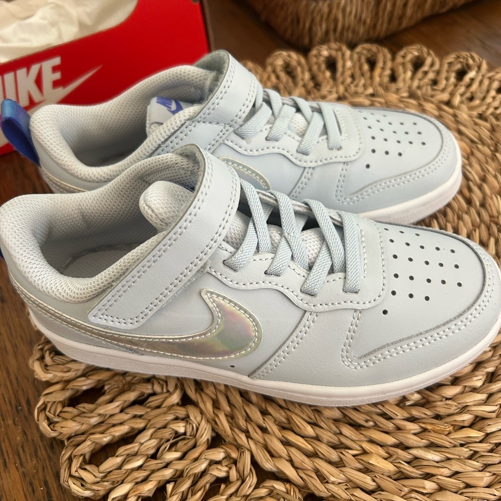 Nike kids court borough low tops